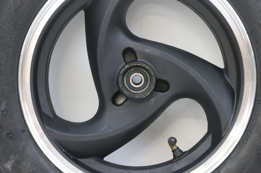 photo de FRONT RIM AND TIRE JM MOTORS SANTANA EVO 50 (2024 - 2026) - Distinctive features
