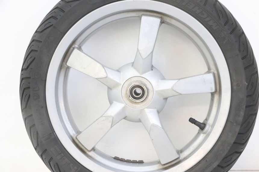 photo de FRONT RIM AND TIRE PEUGEOT SATELIS 125 (2013 - 2018) - Additional view of the item