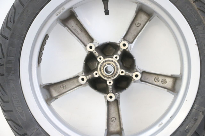 photo de FRONT RIM AND TIRE PEUGEOT SATELIS 125 (2013 - 2018) - Surface and material condition
