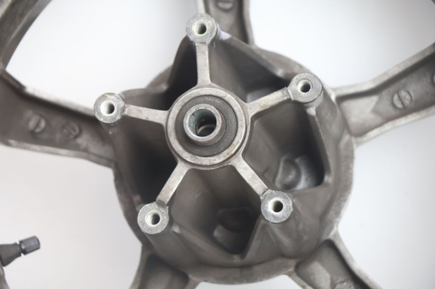 photo de FRONT RIM AND TIRE PEUGEOT SATELIS 125 (2006 - 2009) - Additional view of the item