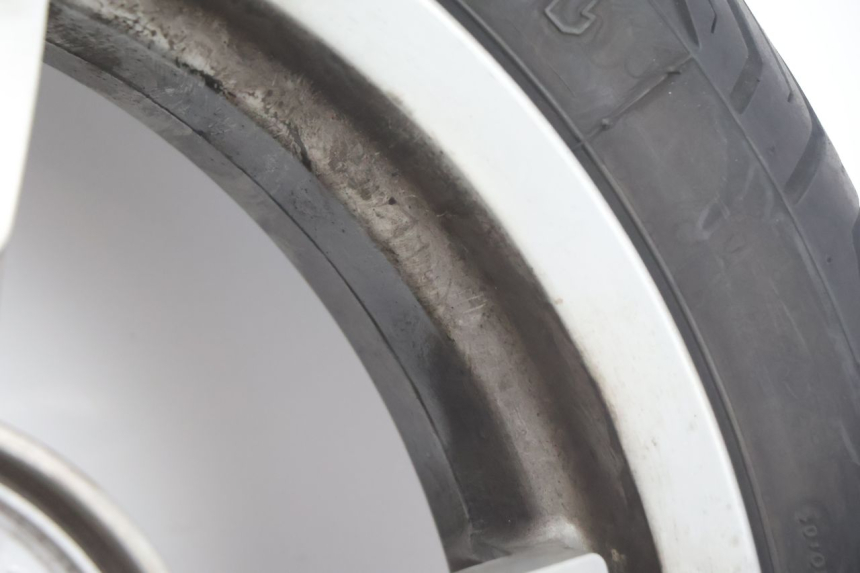 photo de FRONT RIM AND TIRE PEUGEOT SATELIS 125 (2006 - 2009) - Technical close-up