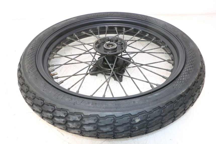 photo de FRONT RIM AND TIRE MASH SEVENTY FIVE 125 (2013 - 2021) - Technical close-up