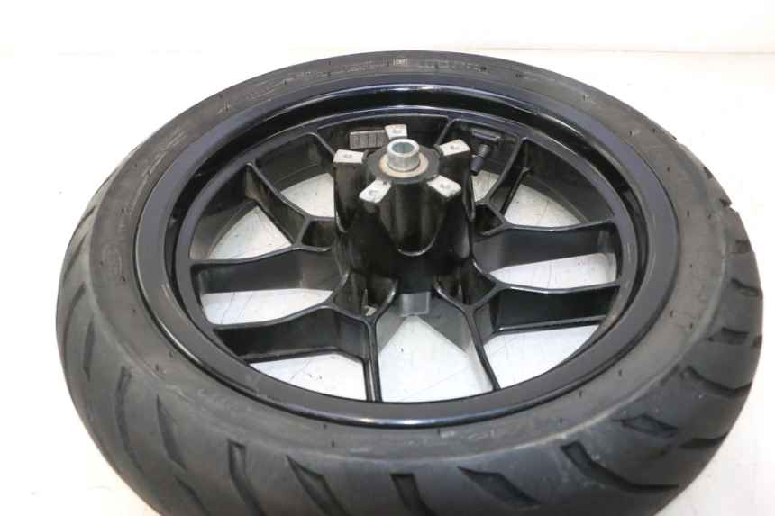 photo de FRONT RIM AND TIRE APRILIA SR 2T 50 (2012 - 2017) - Technical close-up