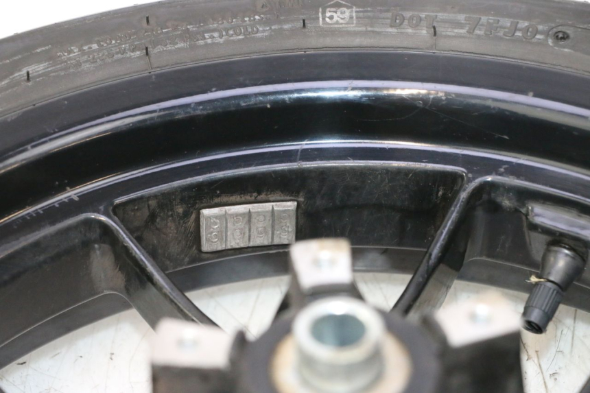photo de FRONT RIM AND TIRE APRILIA SR 2T 50 (2012 - 2017) - Product overview