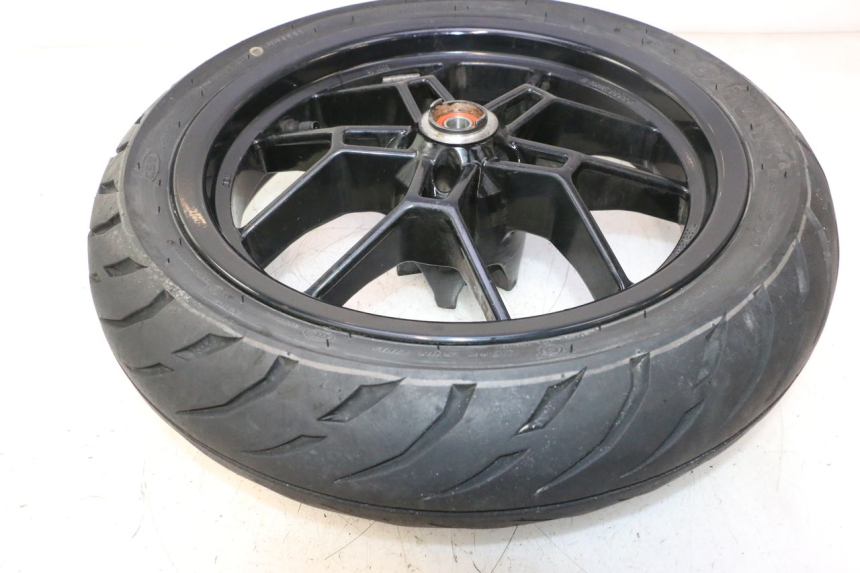 photo de FRONT RIM AND TIRE APRILIA SR 2T 50 (2012 - 2017) - Surface and material condition