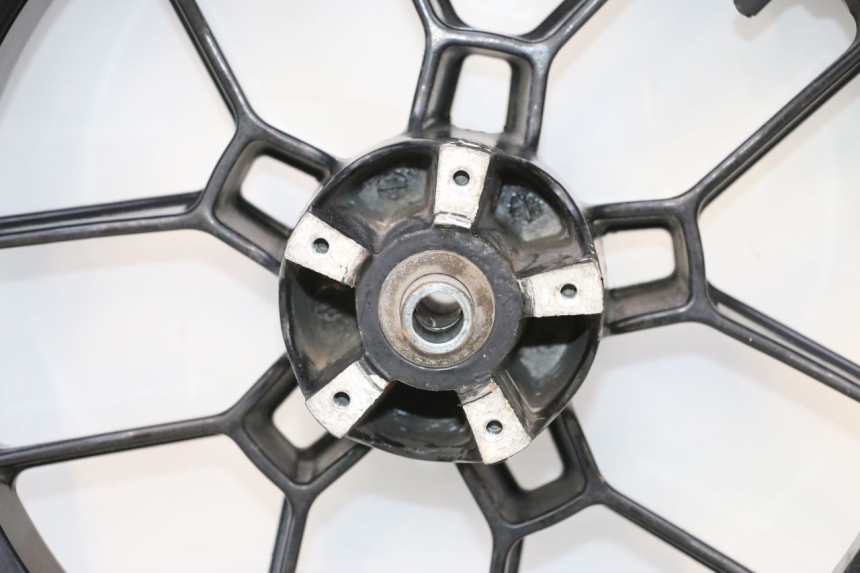 photo de FRONT RIM AND TIRE APRILIA SR MOTARD 50 (2012 - 2018) - Additional view of the item