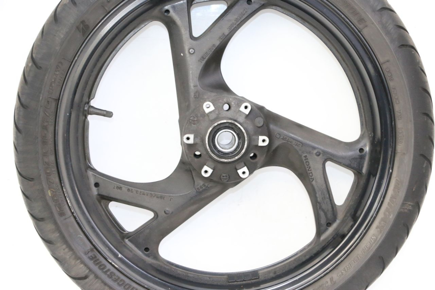 photo de FRONT RIM AND TIRE HONDA ST PAN EUROPEAN 1300 (2002 - 2013) - Distinctive features