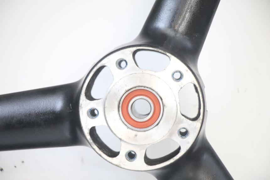 photo de FRONT RIM AND TIRE SUZUKI GSF S BANDIT 600 (2000 - 2004) - Additional view of the item