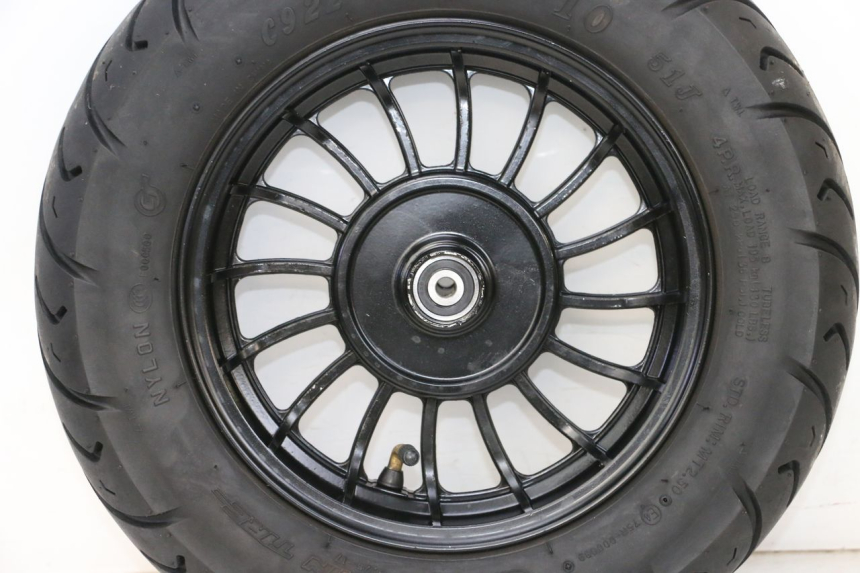 photo de FRONT RIM AND TIRE NECO TEMPO 4T 50 (2022 - 2026) - High-resolution close-up