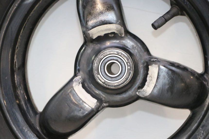 photo de FRONT RIM AND TIRE PEUGEOT TKR TREKKER FURIOUS 50 (2005 - 2014) - Focus on structure