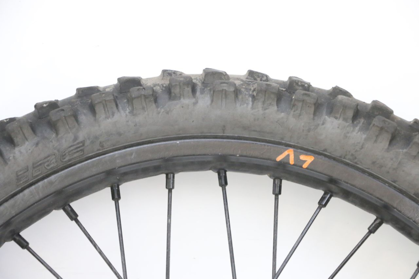 photo de FRONT RIM AND TIRE YAMAHA TTR 125 (2000 - 2020) - Focus on structure