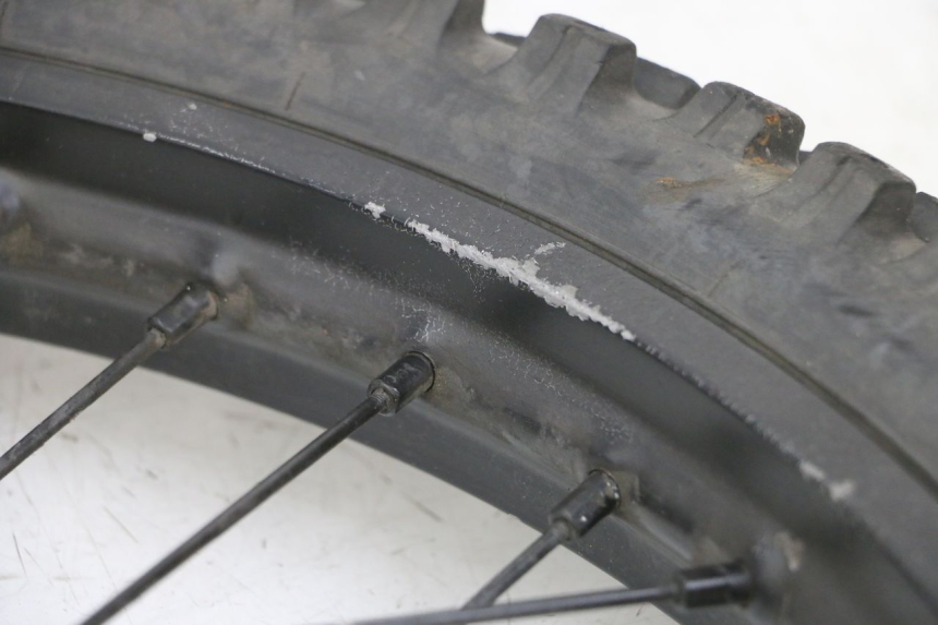 photo de FRONT RIM AND TIRE YAMAHA TTR 125 (2000 - 2020) - Technical close-up