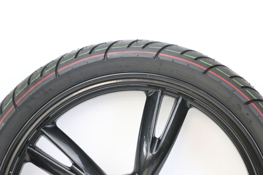 photo de FRONT RIM AND TIRE PEUGEOT TWEET 4T 50 (2023 - 2025) - Focus on structure