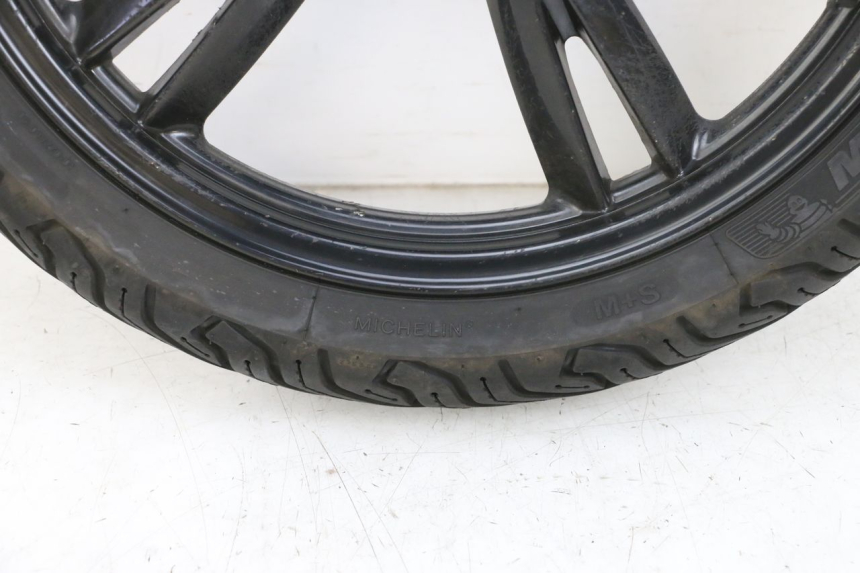 photo de FRONT RIM AND TIRE PEUGEOT TWEET PRO EFI 4T 50 (2021 - 2022) - High-resolution close-up