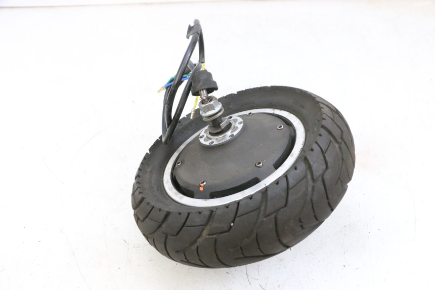 photo de FRONT RIM AND TIRE DUALTRON VICTOR LIMITED 1 - Component detail