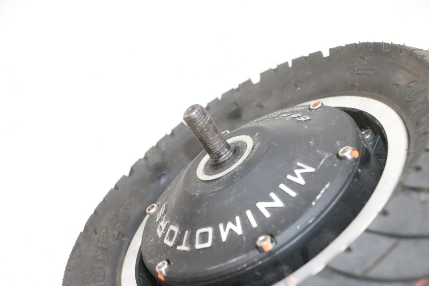 photo de FRONT RIM AND TIRE DUALTRON VICTOR LIMITED 1 - Technical close-up