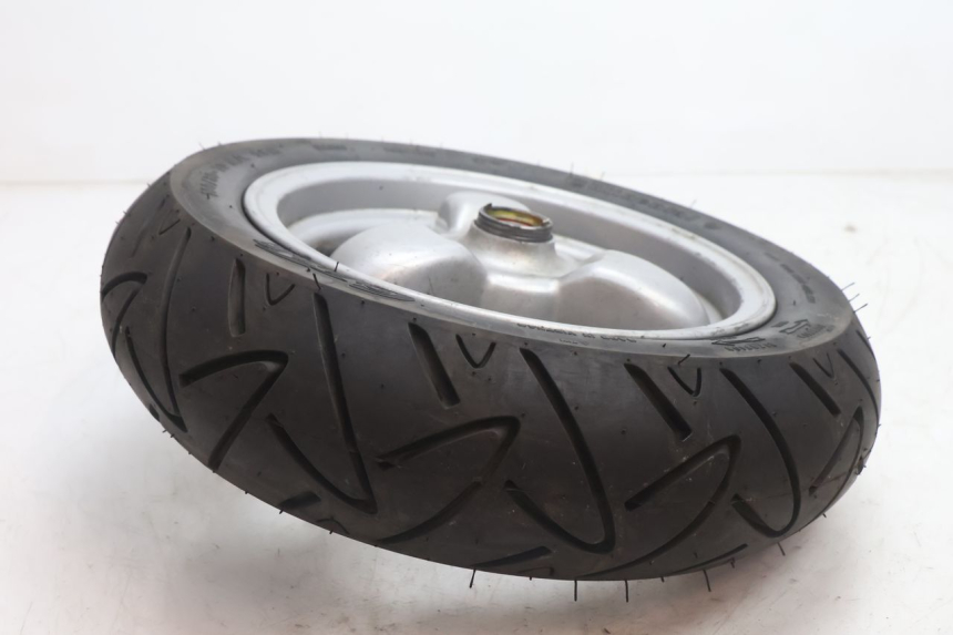 photo de FRONT RIM AND TIRE PEUGEOT VIVACITY 50 (1998 - 2003) - High-resolution close-up