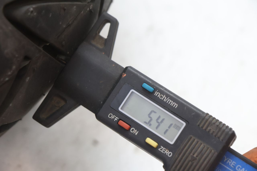 photo de FRONT RIM AND TIRE PEUGEOT VIVACITY 50 (1998 - 2003) - Supplementary product photo