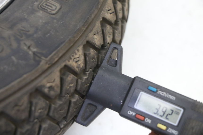 photo de FRONT RIM AND TIRE MBK WAAP 125 (2008 - 2013) - High-resolution close-up