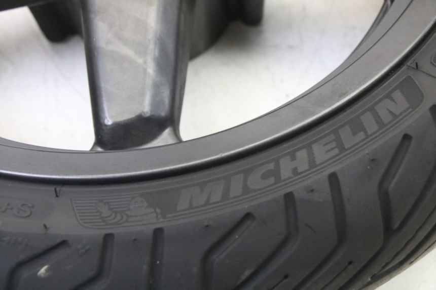 photo de FRONT RIM AND TIRE YAMAHA X-MAX XMAX 125 (2010 - 2013) - Additional view of the item