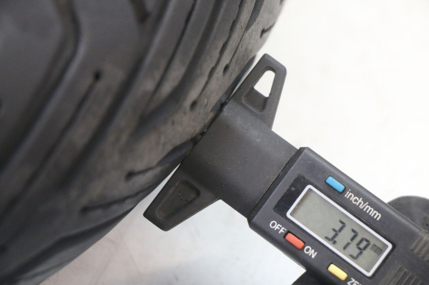 photo de FRONT RIM AND TIRE YAMAHA X-MAX XMAX 125 (2010 - 2013) - Supplementary product photo