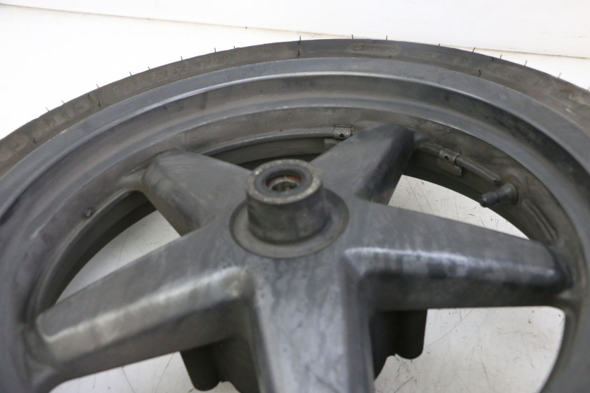 photo de FRONT RIM AND TIRE YAMAHA X-MAX XMAX 125 (2010 - 2013) - Zoom on usage condition