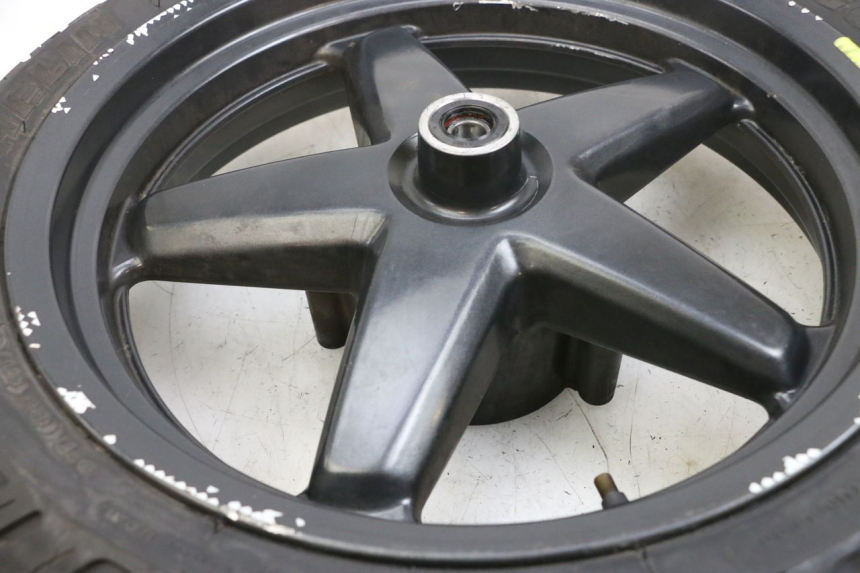 photo de FRONT RIM AND TIRE YAMAHA XMAX X-MAX 125 (2006 - 2009) - Alternative perspective