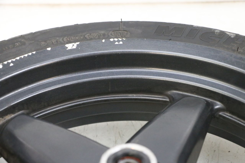 photo de FRONT RIM AND TIRE YAMAHA XMAX X-MAX 125 (2006 - 2009) - Markings and original references
