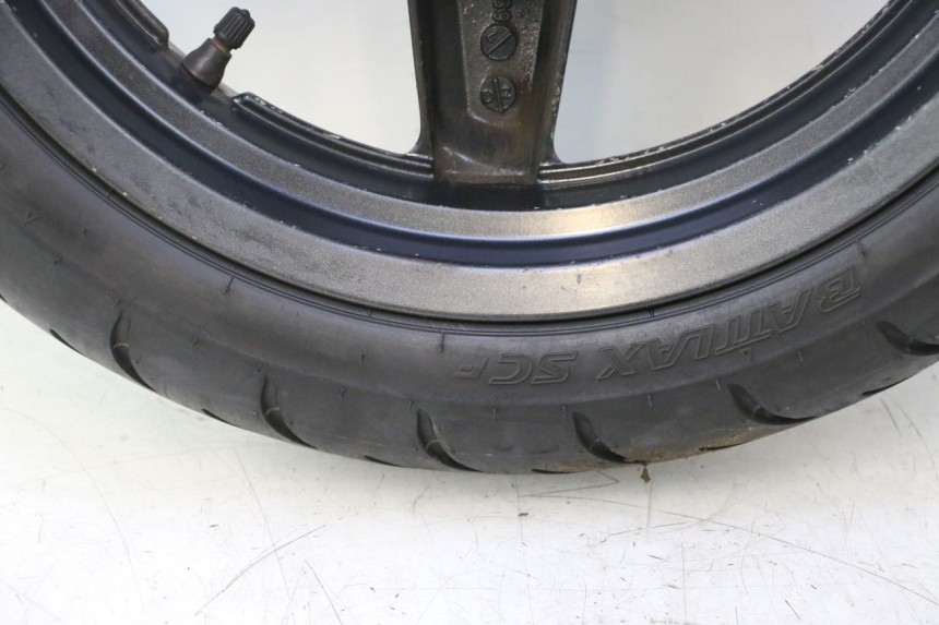 photo de FRONT RIM AND TIRE YAMAHA XMAX X-MAX 125 (2006 - 2009) - Distinctive features