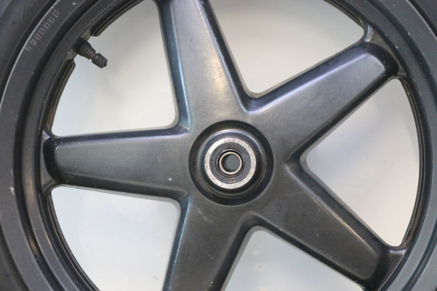 photo de FRONT RIM AND TIRE YAMAHA XMAX X-MAX 125 (2006 - 2009) - Focus on structure