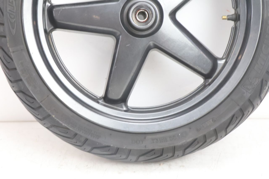 photo de FRONT RIM AND TIRE YAMAHA X-MAX XMAX 125 (2010 - 2013) - Zoom on usage condition