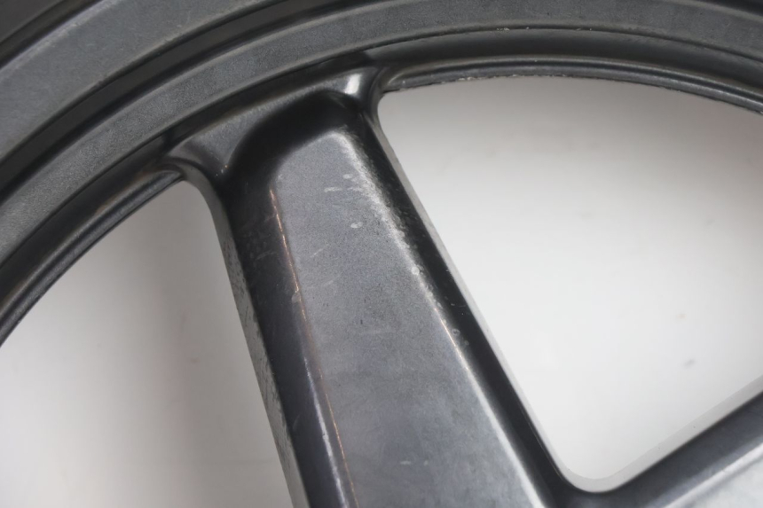 photo de FRONT RIM AND TIRE YAMAHA X-MAX XMAX 125 (2010 - 2013) - Technical close-up