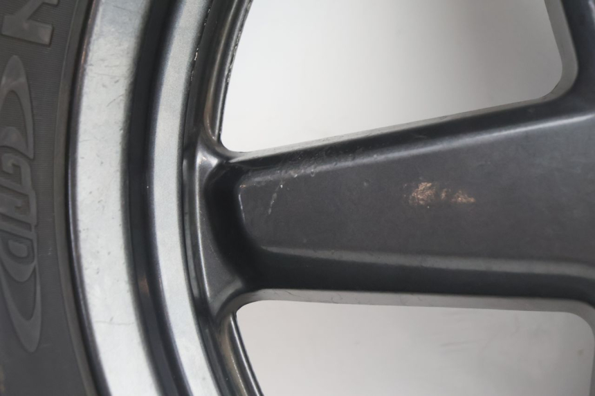 photo de FRONT RIM AND TIRE YAMAHA X-MAX XMAX 125 (2010 - 2013) - Product overview