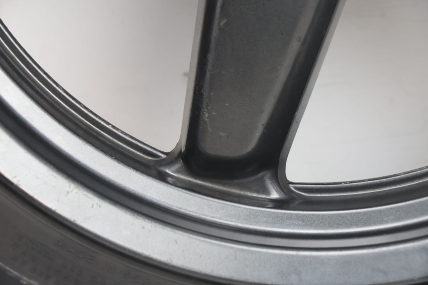 photo de FRONT RIM AND TIRE YAMAHA X-MAX XMAX 125 (2010 - 2013) - Fixing points details