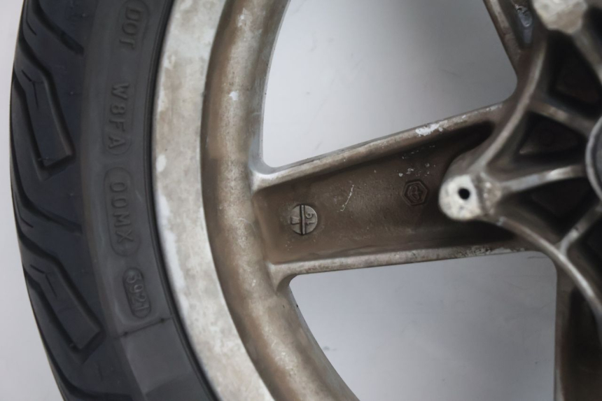 photo de FRONT RIM AND TIRE PIAGGIO X8 STREET 125 (2006 - 2007) - Distinctive features