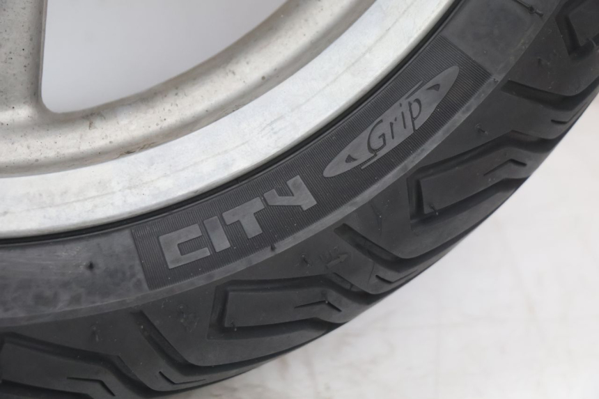 photo de FRONT RIM AND TIRE PIAGGIO X8 STREET 125 (2006 - 2007) - Focus on structure