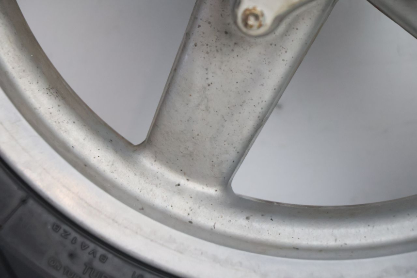 photo de FRONT RIM AND TIRE PIAGGIO X8 STREET 125 (2006 - 2007) - Technical close-up