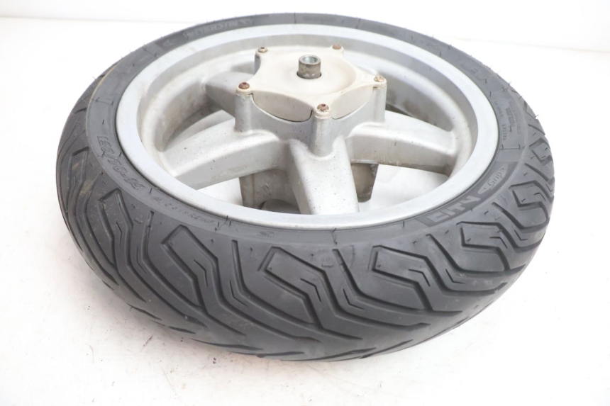 photo de FRONT RIM AND TIRE PIAGGIO X8 STREET 125 (2006 - 2007) - Fixing points details