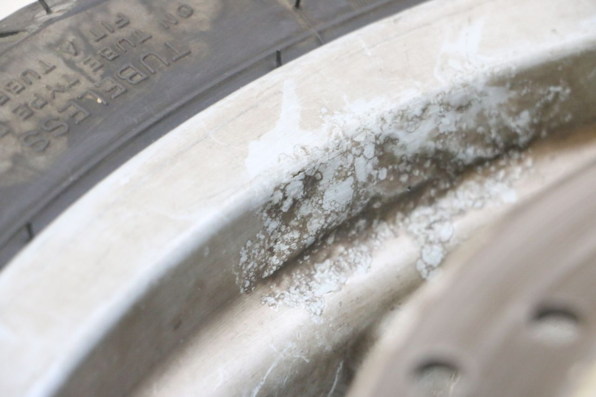 photo de FRONT RIM AND TIRE PIAGGIO X9 EVOLUTION 125 (2003 - 2007) - Zoom on usage condition