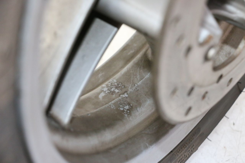 photo de FRONT RIM AND TIRE PIAGGIO X9 EVOLUTION 125 (2003 - 2007) - Fixing points details