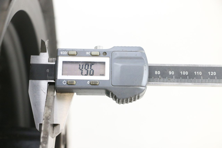 photo de FRONT RIM AND TIRE PIAGGIO XEVO - X EVO 125 (2007 - 2017) - Alternative perspective