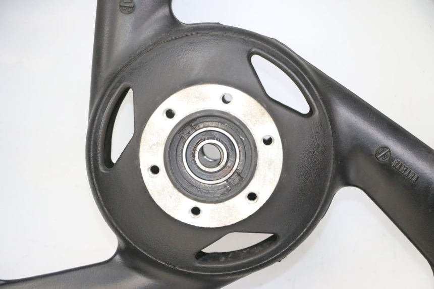 photo de FRONT RIM AND TIRE YAMAHA FZS FAZER 600 (2001 - 2003) - High-resolution close-up