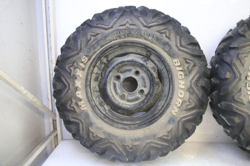 photo de FRONT RIM AND TIRE YAMAHA YFM GRIZZLY 550 (2008 - 2015) - Component detail