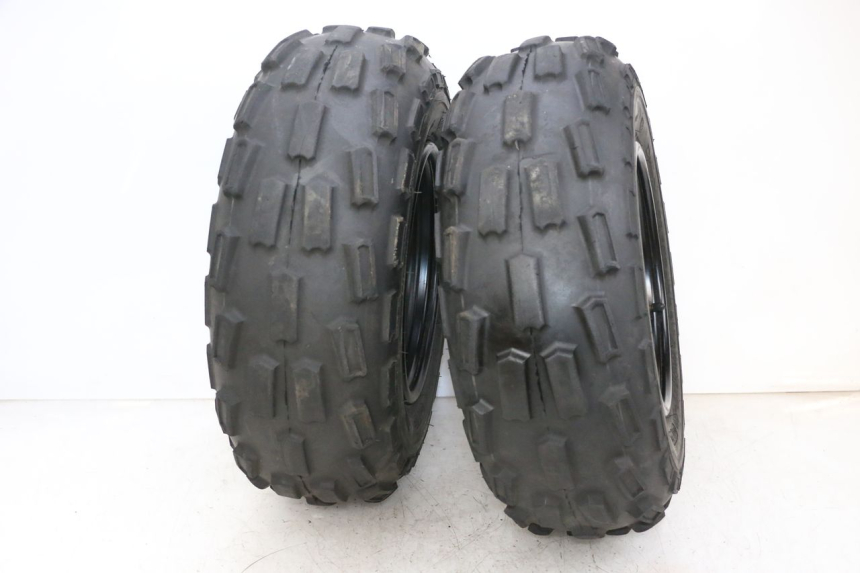 photo de FRONT RIM AND TIRE YAMAHA YFM R RAPTOR 250 (2008 - 2014) - Additional view of the item