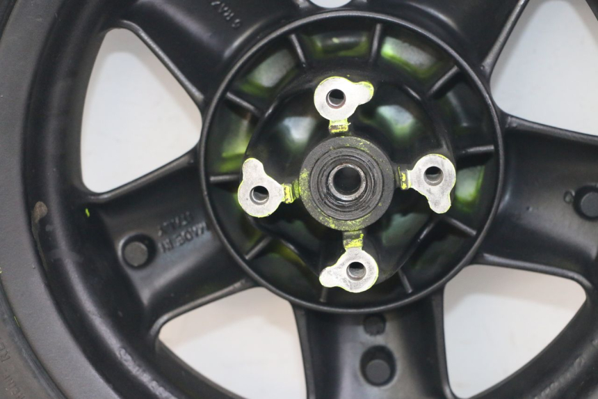 photo de FRONT RIM AND TIRE YAMAHA YP MAJESTY 125 (2002 - 2006) - Distinctive features