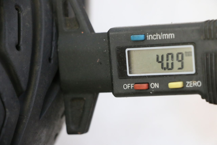 photo de FRONT RIM AND TIRE YAMAHA YP MAJESTY 125 (2007 - 2010) - Zoom on usage condition
