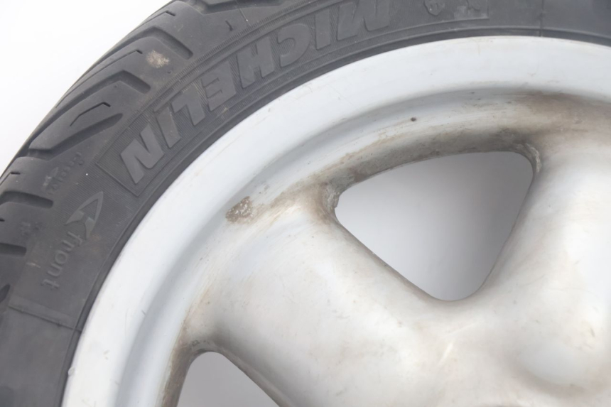 photo de FRONT RIM AND TIRE YAMAHA YP MAJESTY 125 (2002 - 2006) - Technical close-up