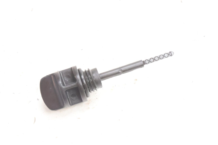 photo de ENGINE OIL DIPSTICK KYMCO AGILITY 16+ 4T 50 (2018 - 2023) - Zoom on usage condition