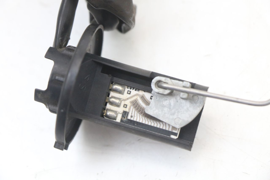 photo de FUEL TANK GAUGE HONDA FES PANTHEON 2T 125 (1998 - 2002) - Alternative perspective