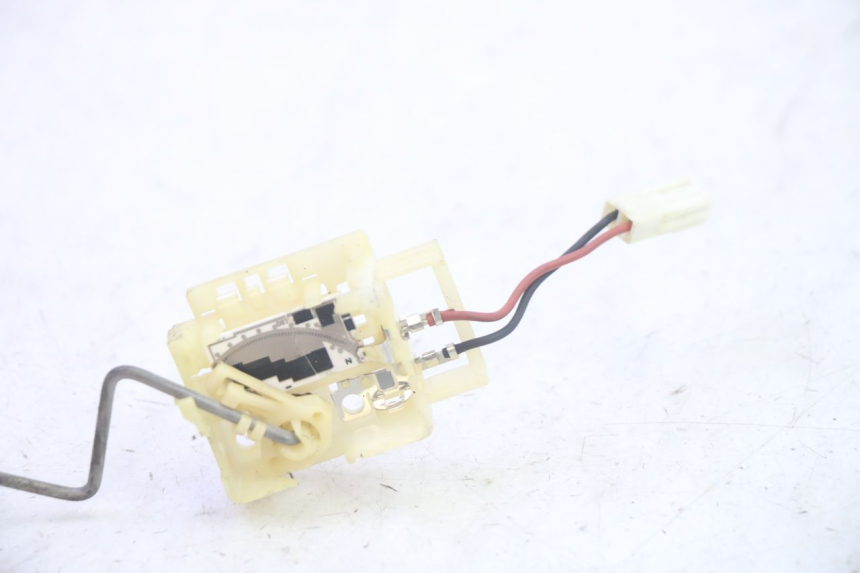 photo de FUEL TANK LEVEL YAMAHA FZ6 N FAZER 600 (2004 - 2006) - Component detail